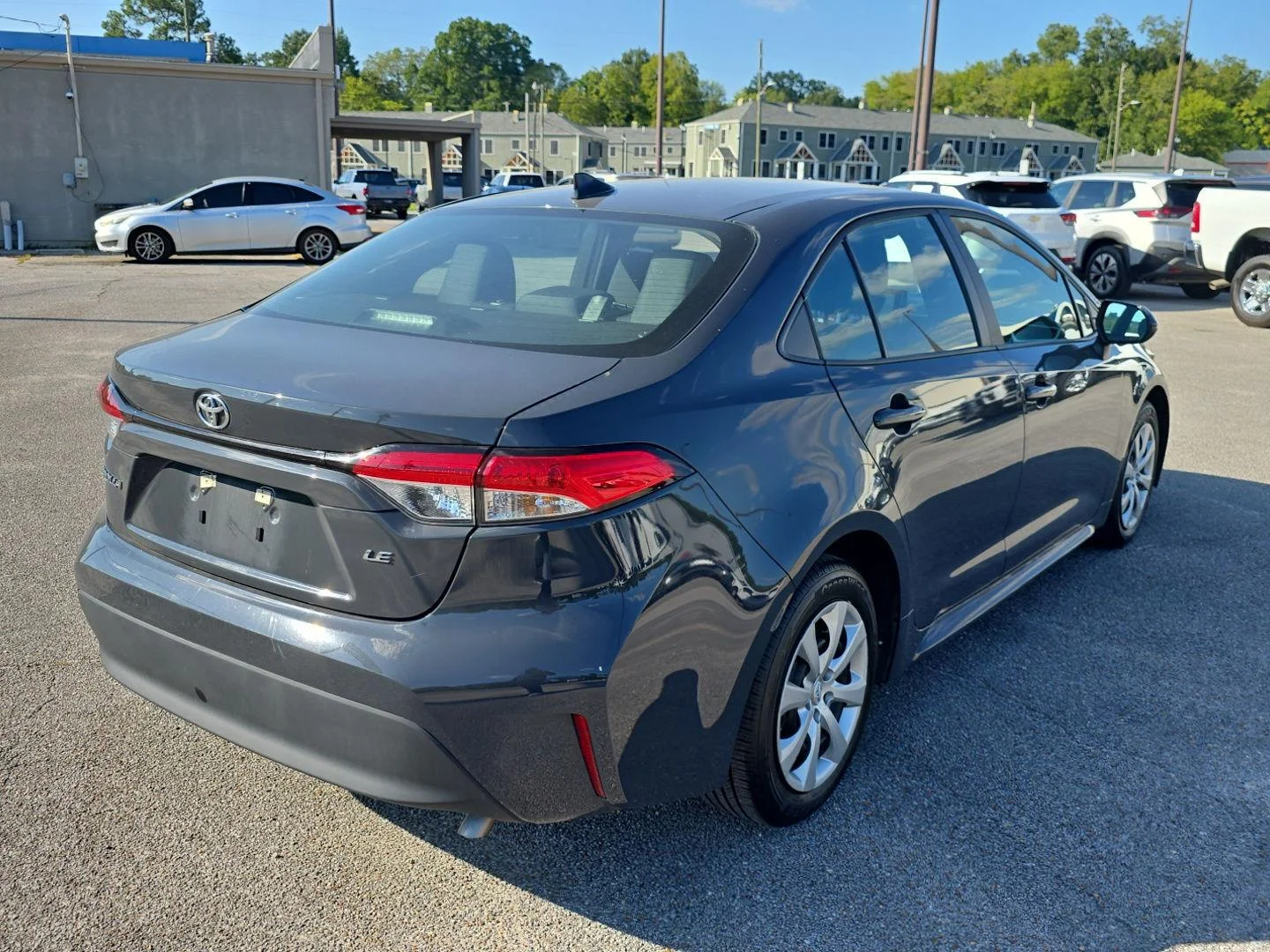 Used 2025 Underground Toyota LE image 3