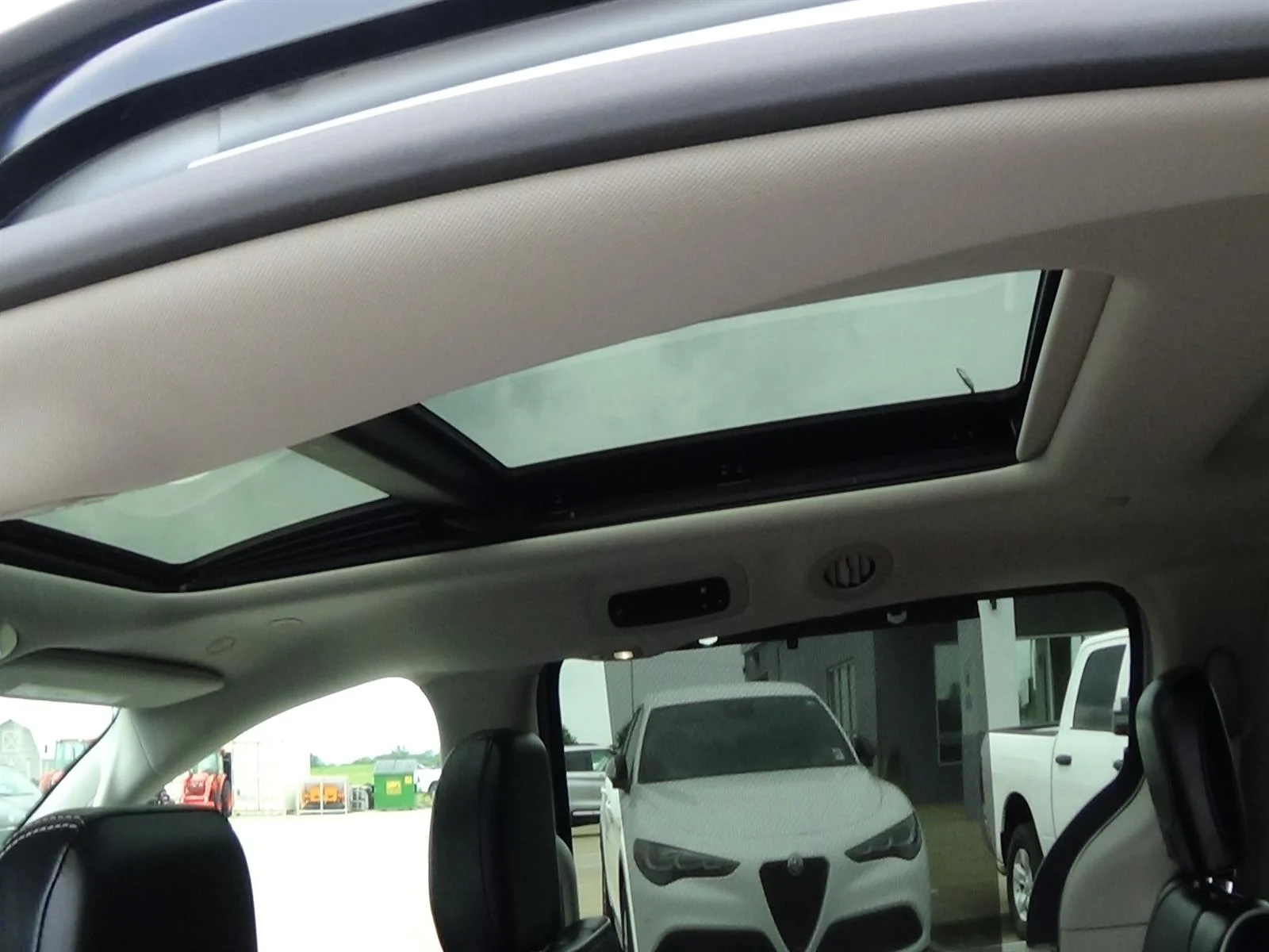 Used 2024 Silver Mist Clear Coat (pse) Chrysler Limited image 16
