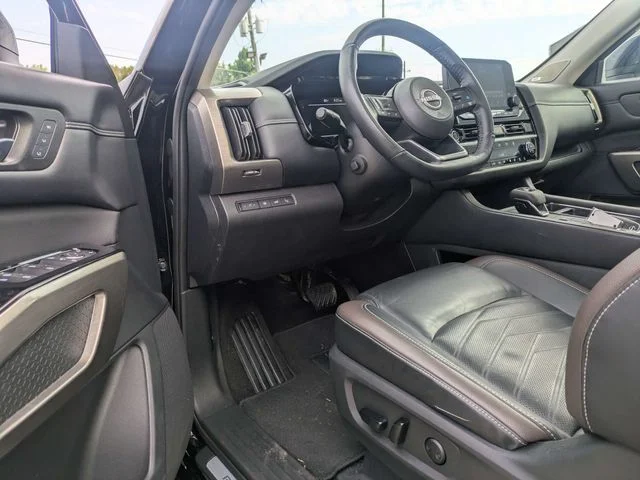 Used 2024 Black Nissan Platinum image 23
