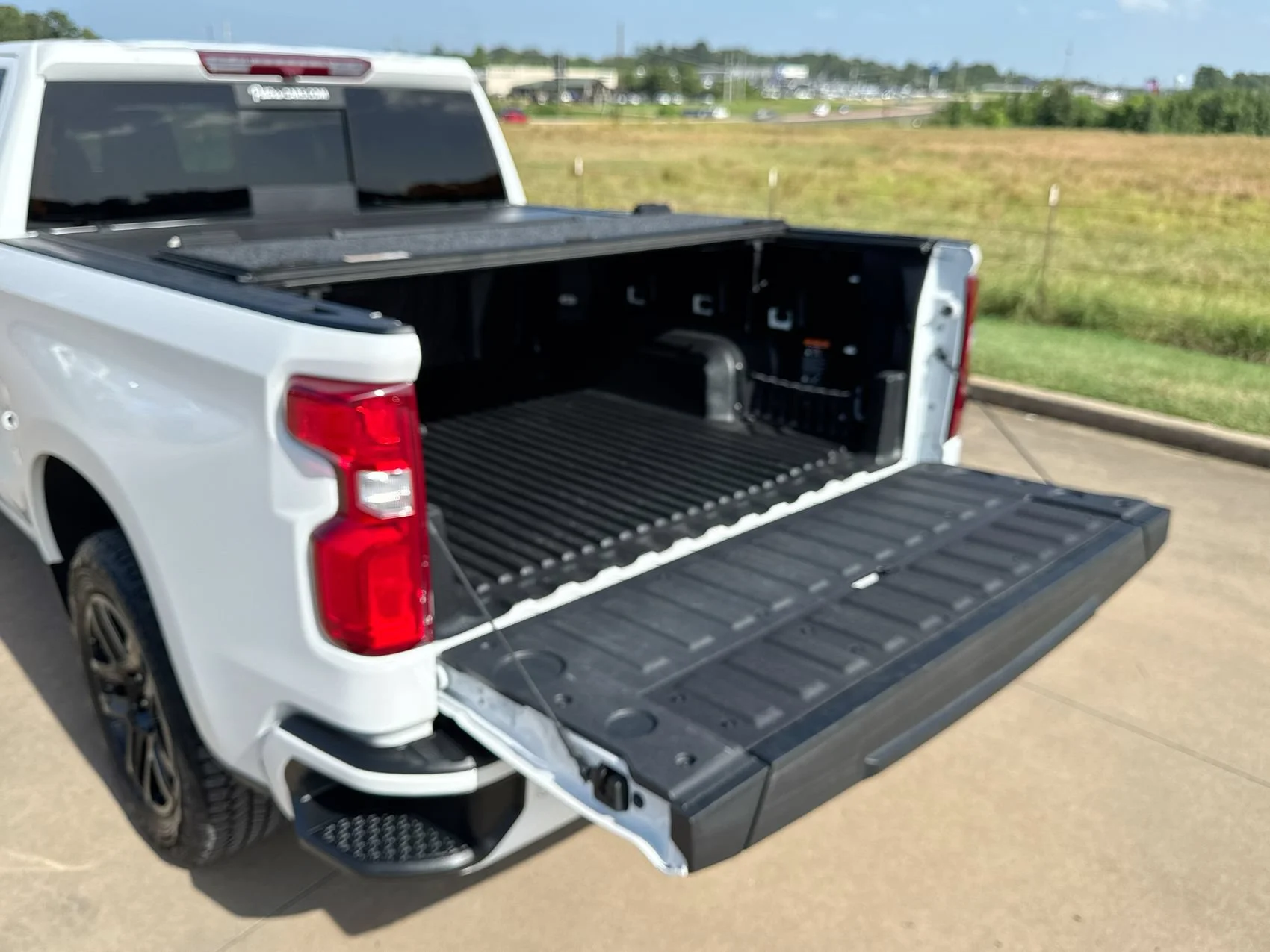 Used 2024 Summit White Chevrolet RST image 23