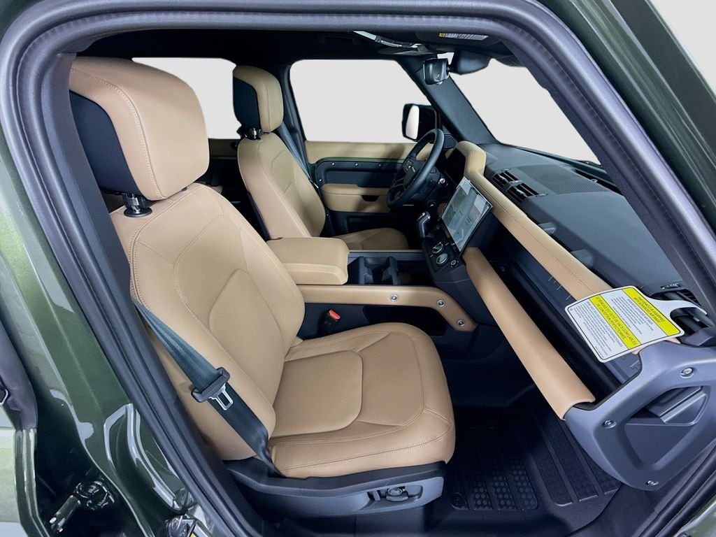 New 2026 Woolstone Green Land Rover X-Dynamic SE image 21