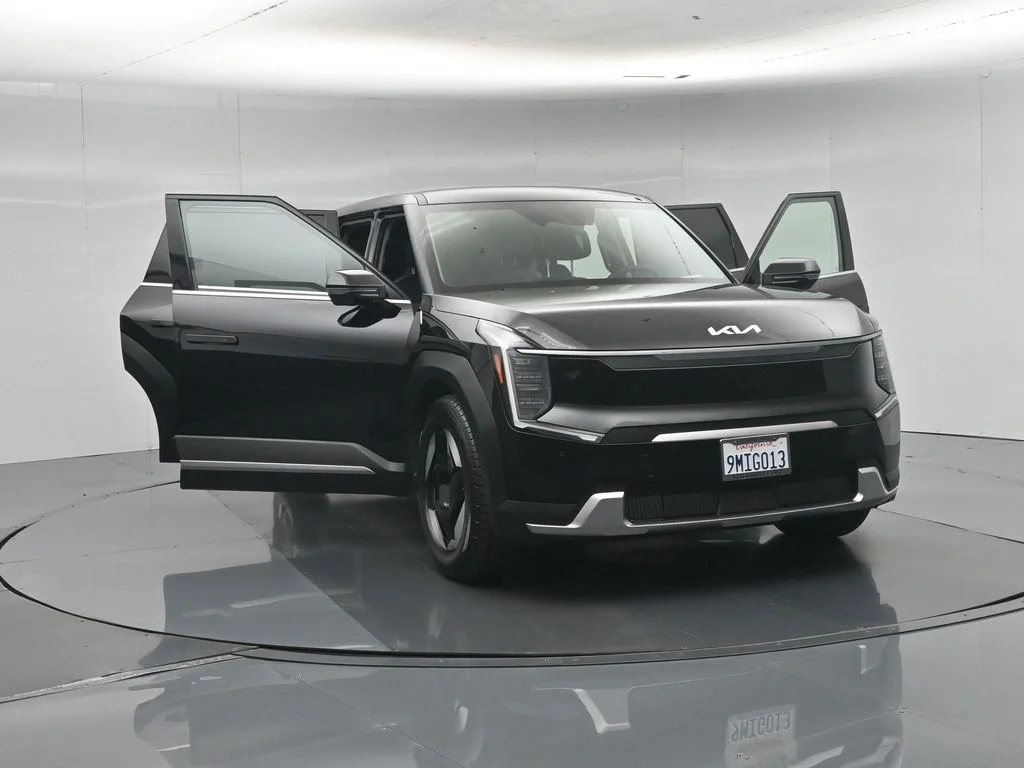 Used 2024 Black Kia Light Long Range image 36