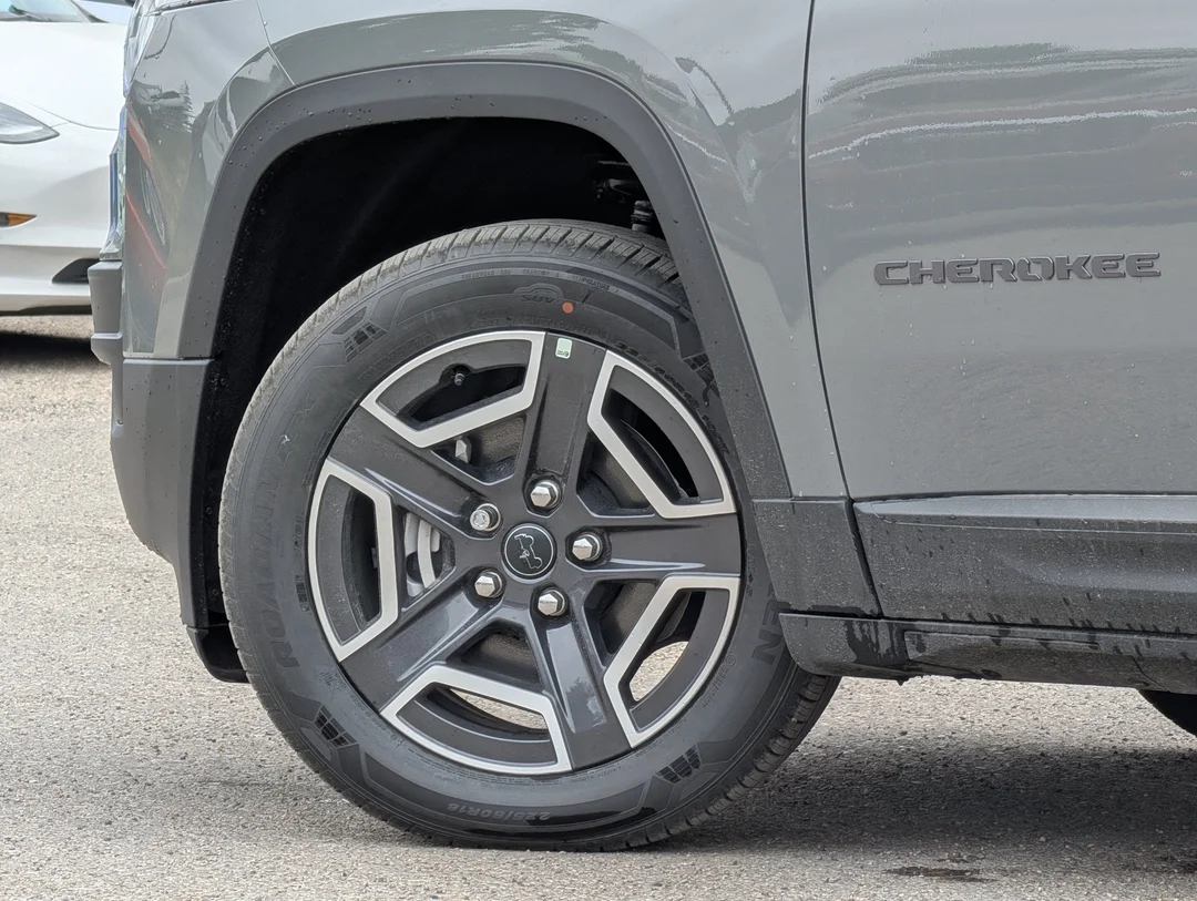 New 2026 Grey Jeep Laredo - - 4x4 - 1.6L Turbo Hybrid - Uconnect 5 w/ 12.3 Screen & More! image 9