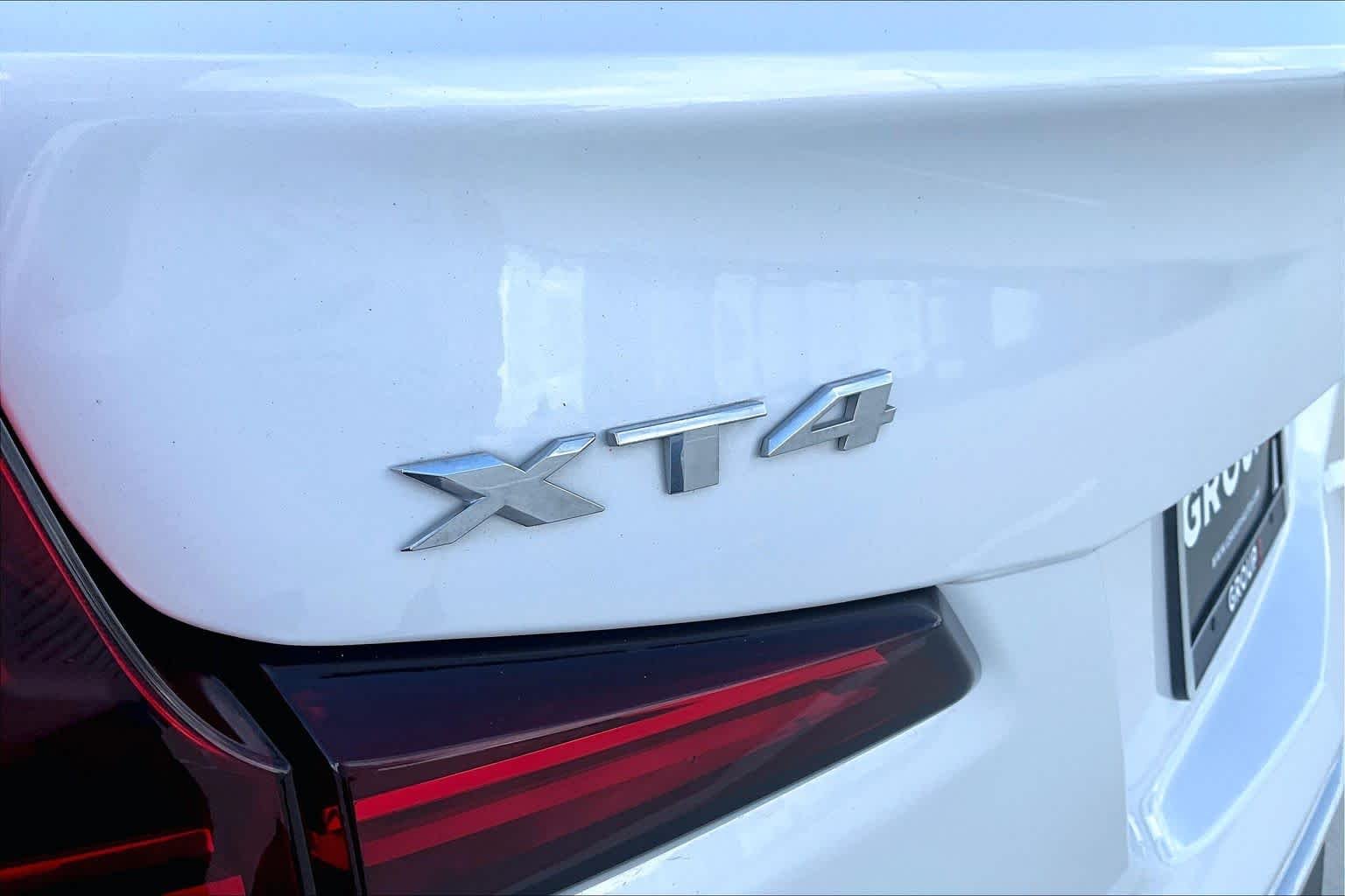 Used 2019 Crystal White Tricoat Cadillac FWD Premium Luxury image 9