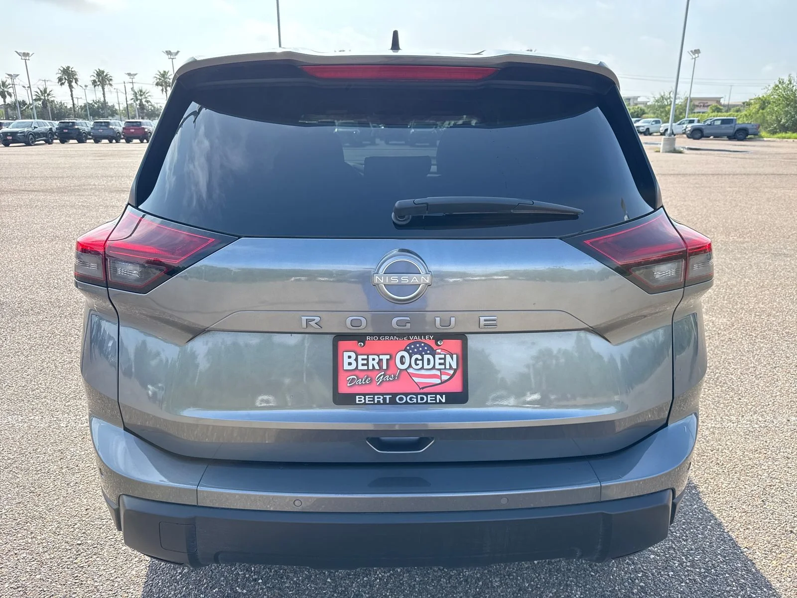 Used 2025 Gray Nissan S image 6