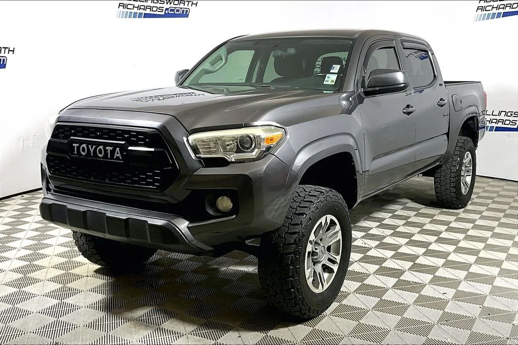2016 Toyota Tacoma SR5 Double Cab 4x4 V6 Auto Short Bed's photo