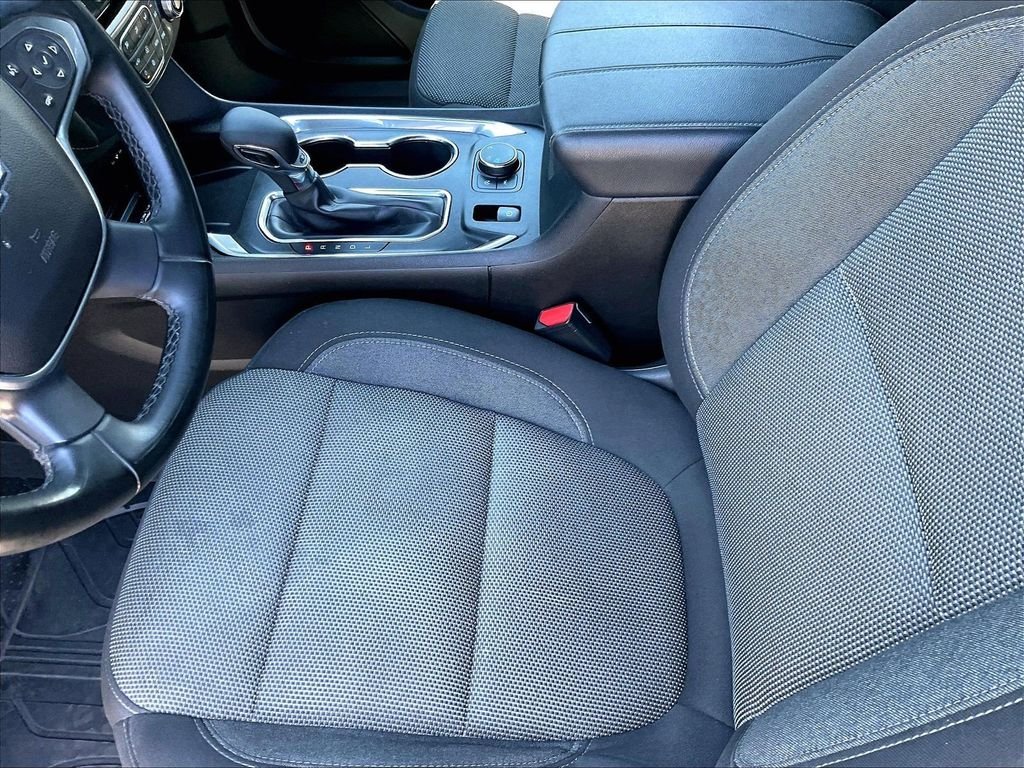 Used 2023 White Chevrolet LT image 21