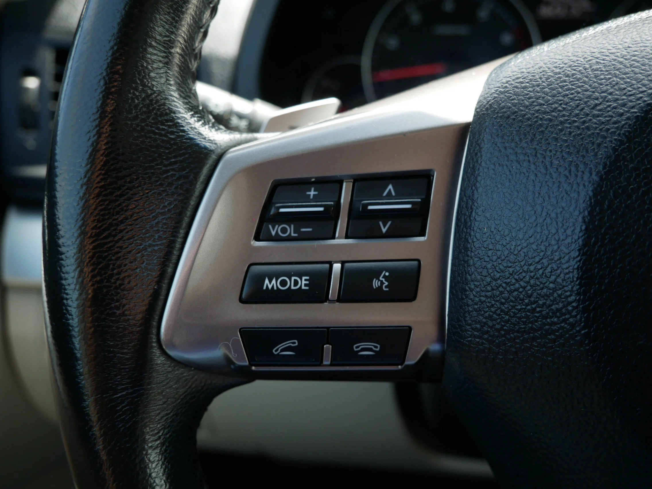 Used 2013 Satin White Pearl Subaru 2.5i Premium image 28