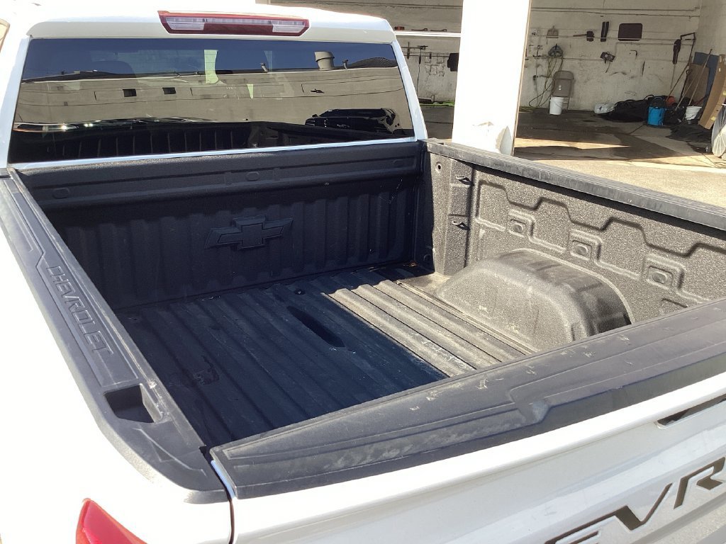 Used 2021 SUMMIT WHITE Chevrolet RST image 27