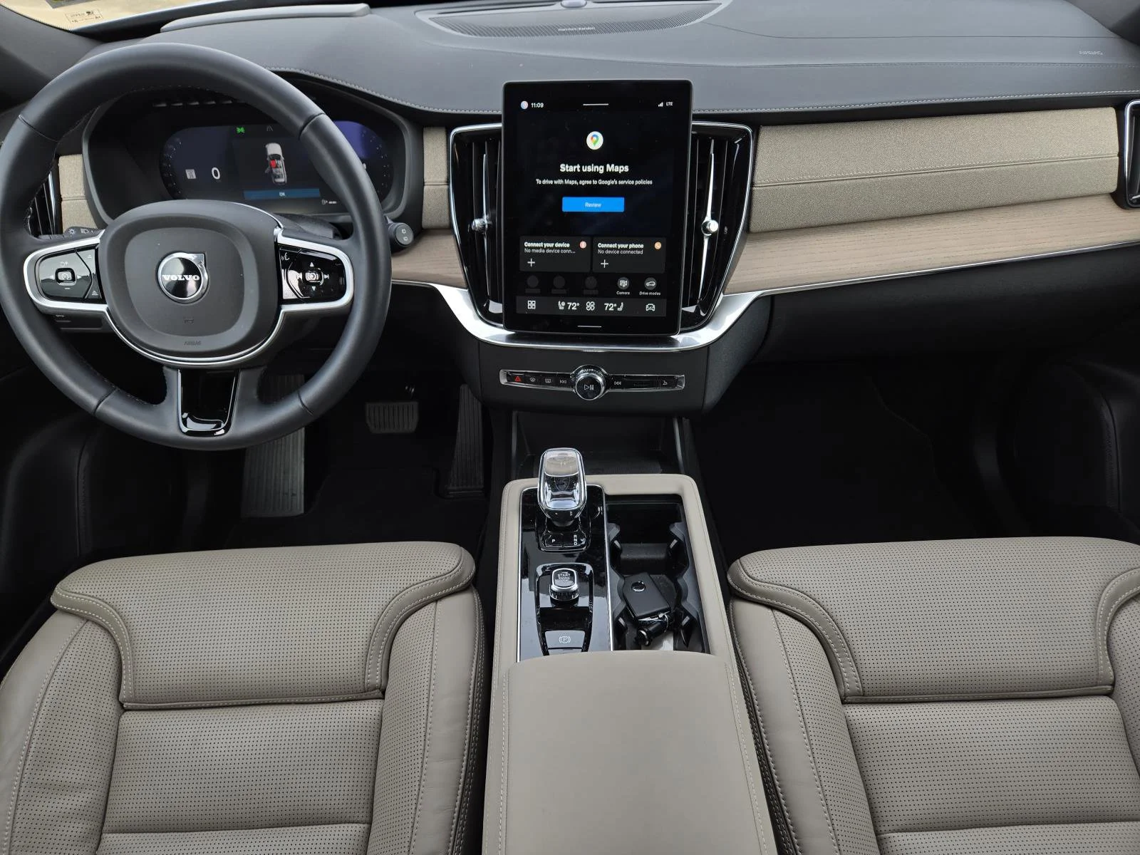 Used 2026 Aurora Silver Volvo Ultra image 28