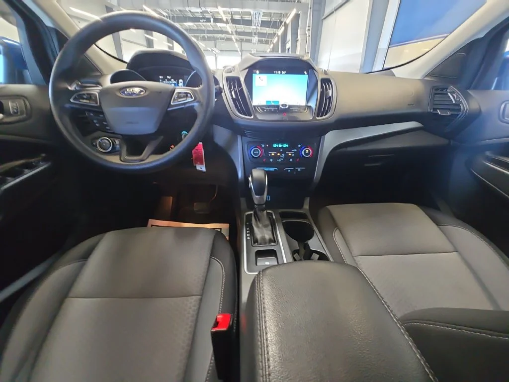 Used 2018 Blue Ford SE image 27