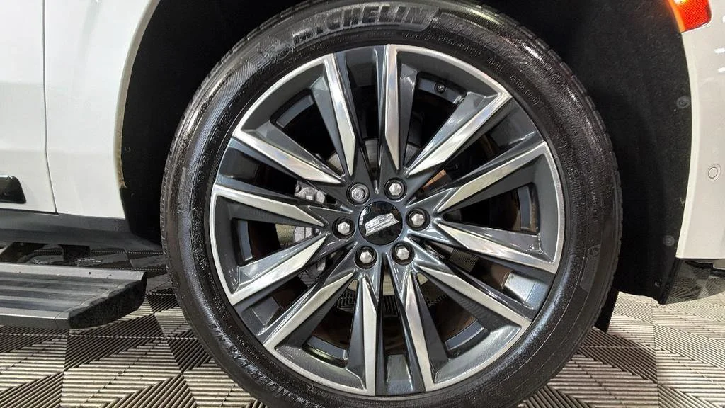 Used 2021 CRYSTAL WHITE TRICOAT Cadillac Sport Platinum image 48