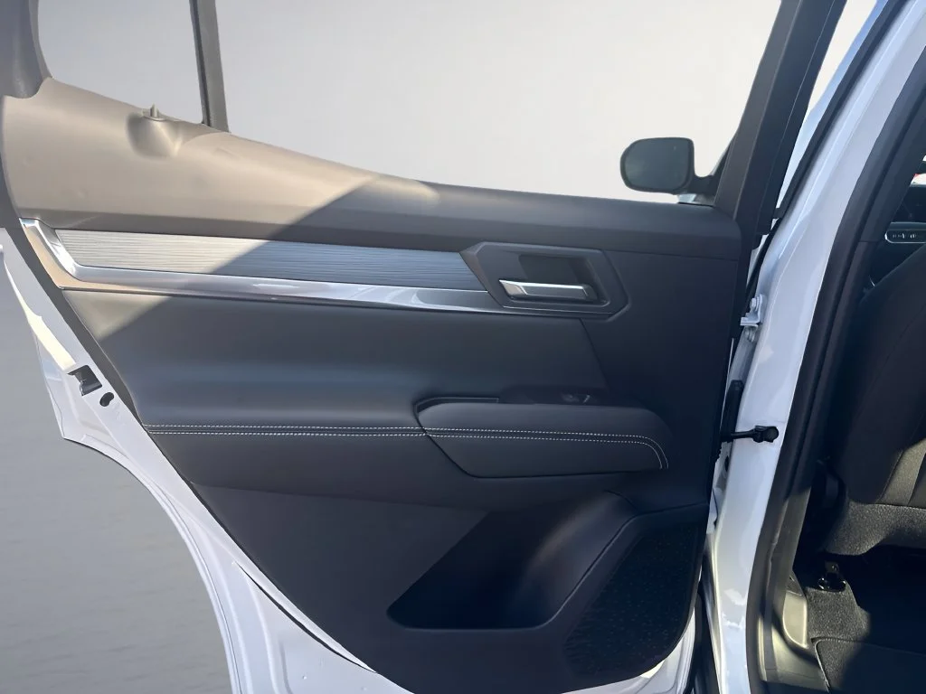 New 2027 Summit White GMC Elevation image 26