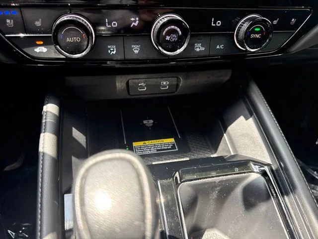 Used 2023 White Honda Touring image 30