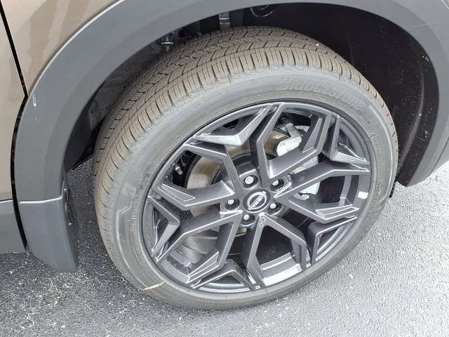 New 2026 Canyon Bronze Metallic Nissan SR image 8