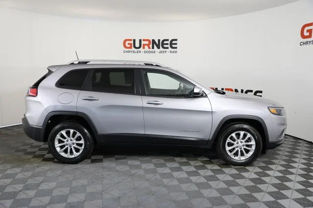 Used 2020 Silver Jeep Latitude image 3