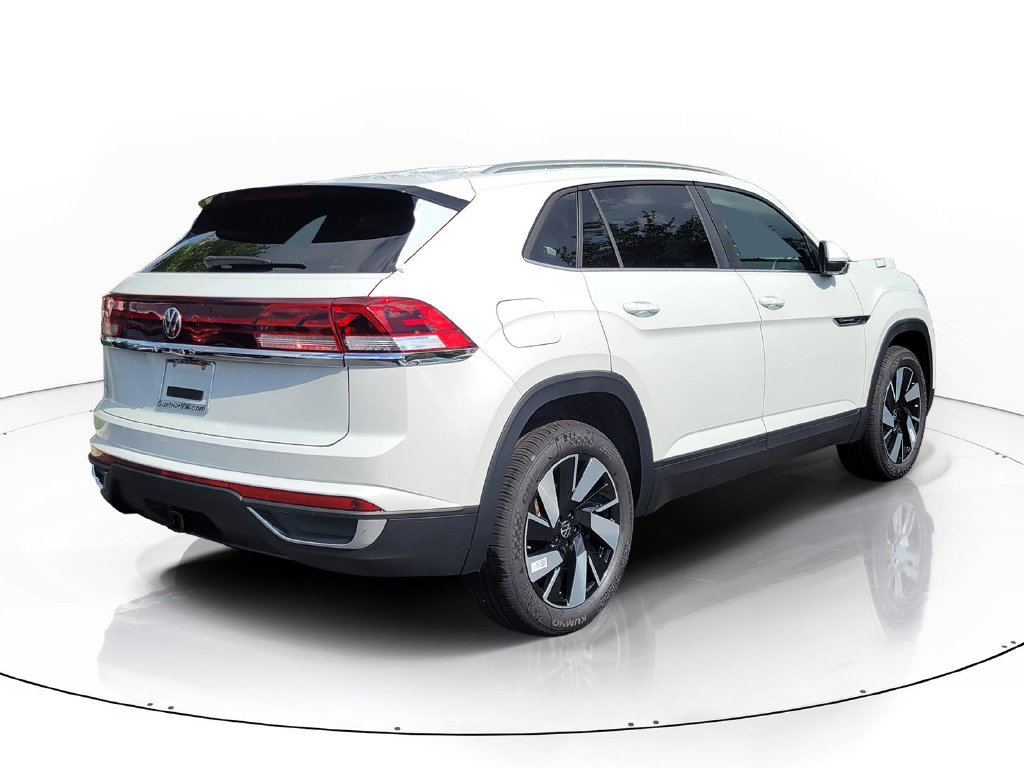 New 2026 White/off-white Volkswagen SE w/Technology image 4