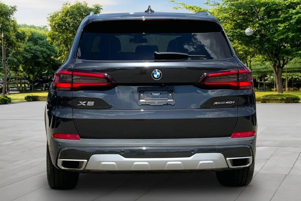 Used 2023 Gray BMW xDrive40i image 5