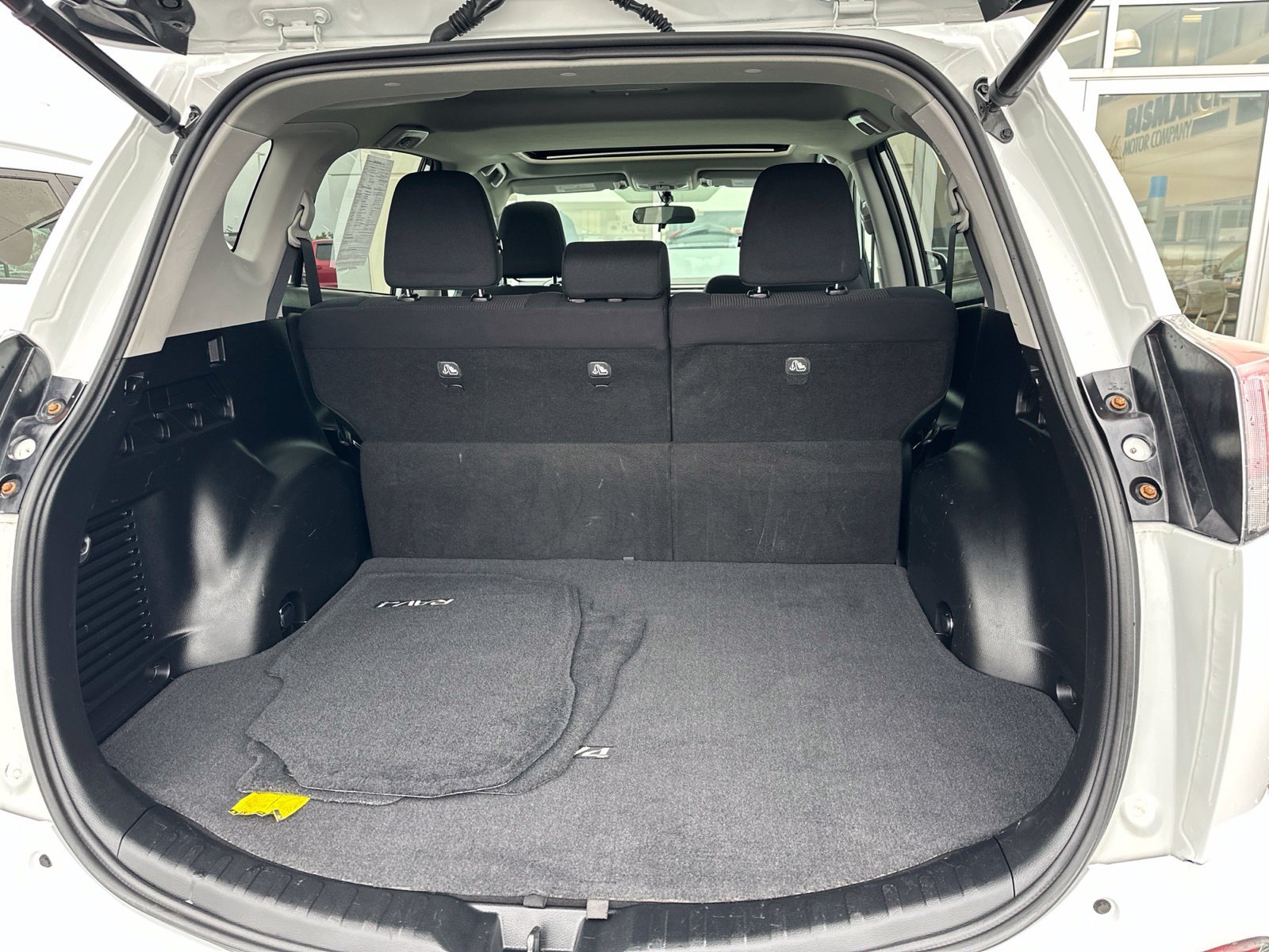 Used 2016 White Toyota XLE image 27