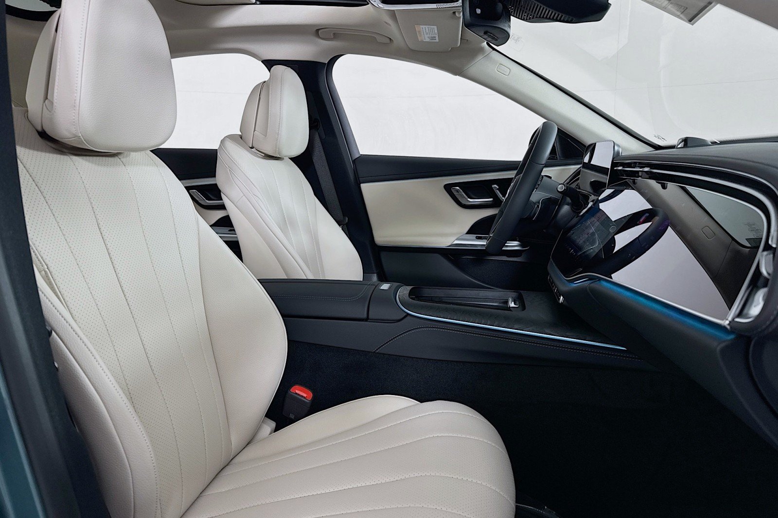 New 2026 Verde Silver Metallic Mercedes-Benz E 450 4MATIC® Sedan image 6