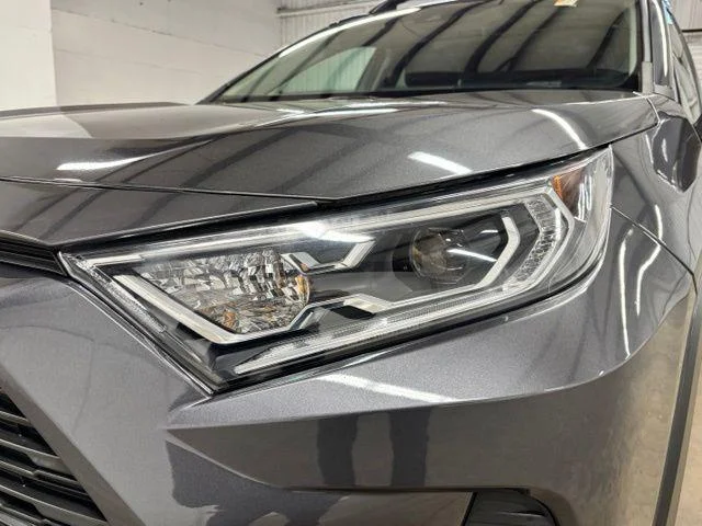 Used 2021 MAGNETIC GRAY MET. Toyota  image 8