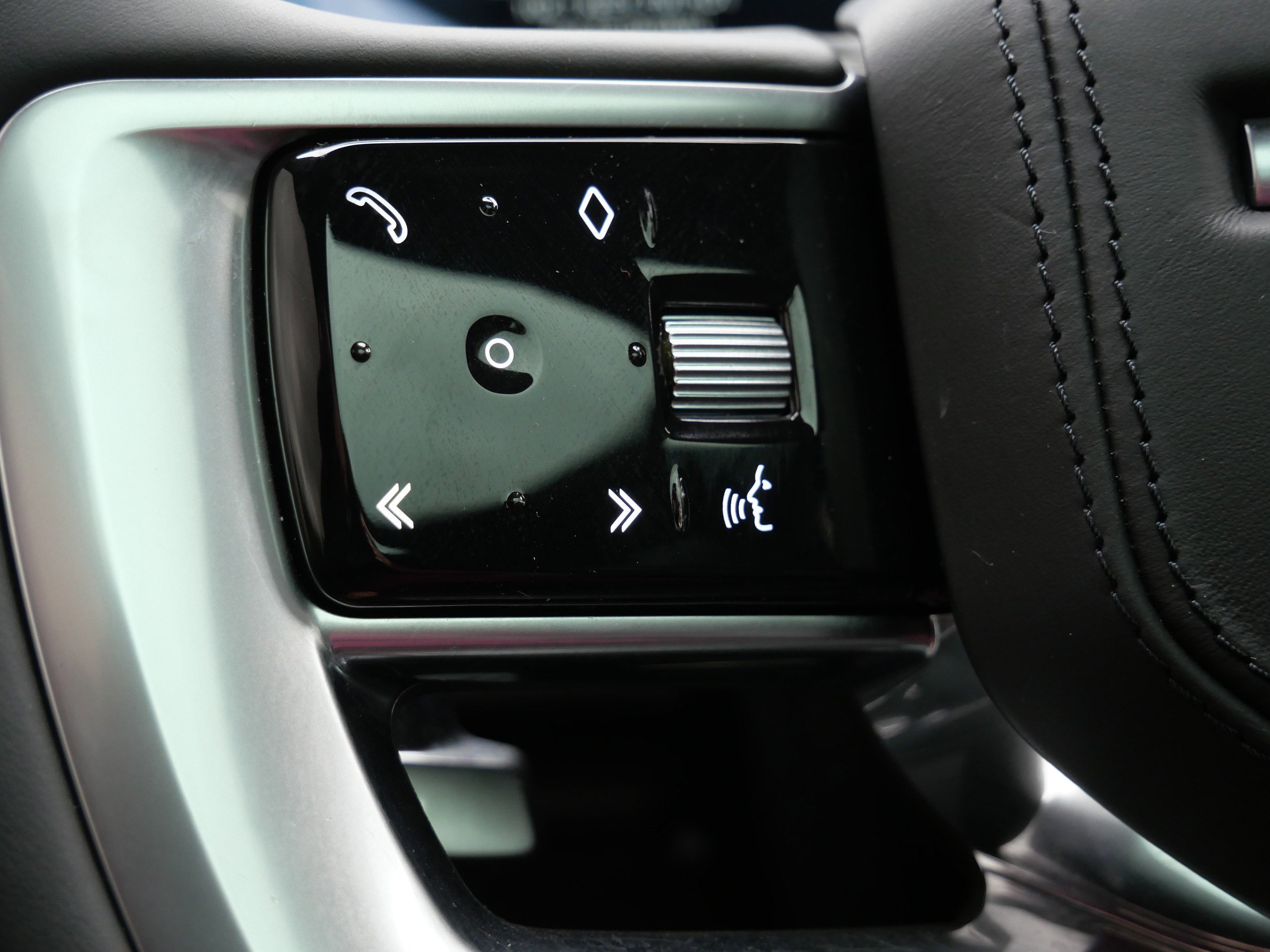 Used 2023 EIGER GREY Land Rover Autobiography image 26