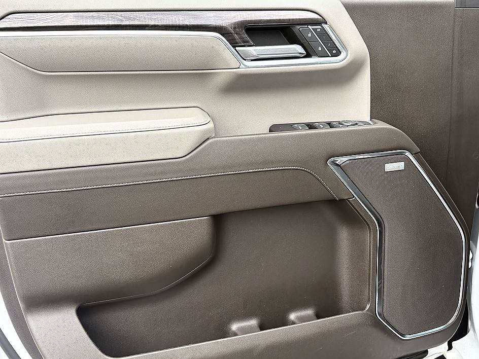 Used 2023 Iridescent Pearl Tricoat Chevrolet LTZ image 15