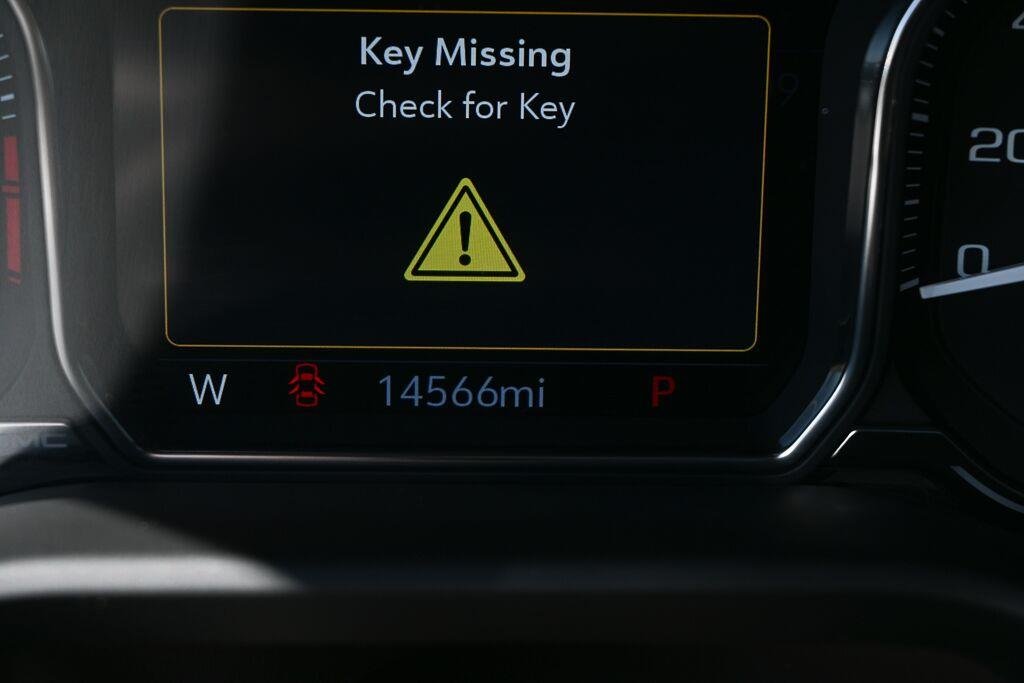 Used 2021 White Frost Tricoat GMC Denali image 11