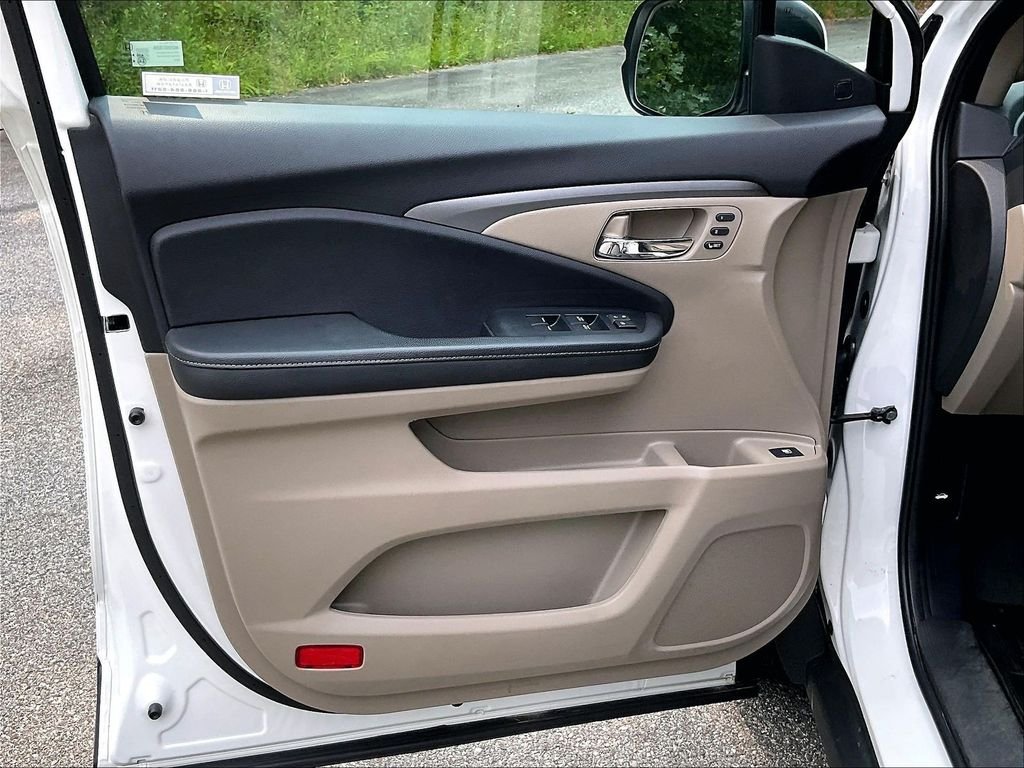 Used 2023 White Honda RTL image 9