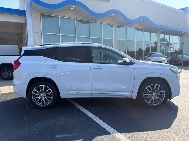 Used 2023 Summit White GMC Denali image 5