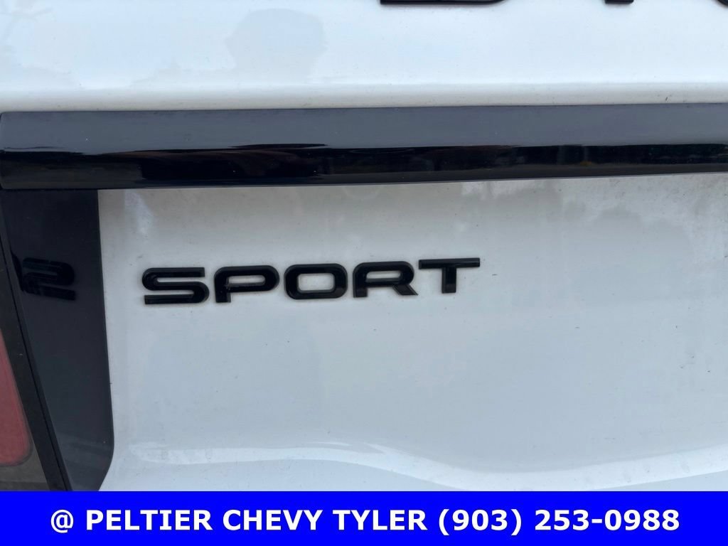 Used 2025  Land Rover Dynamic SE image 9