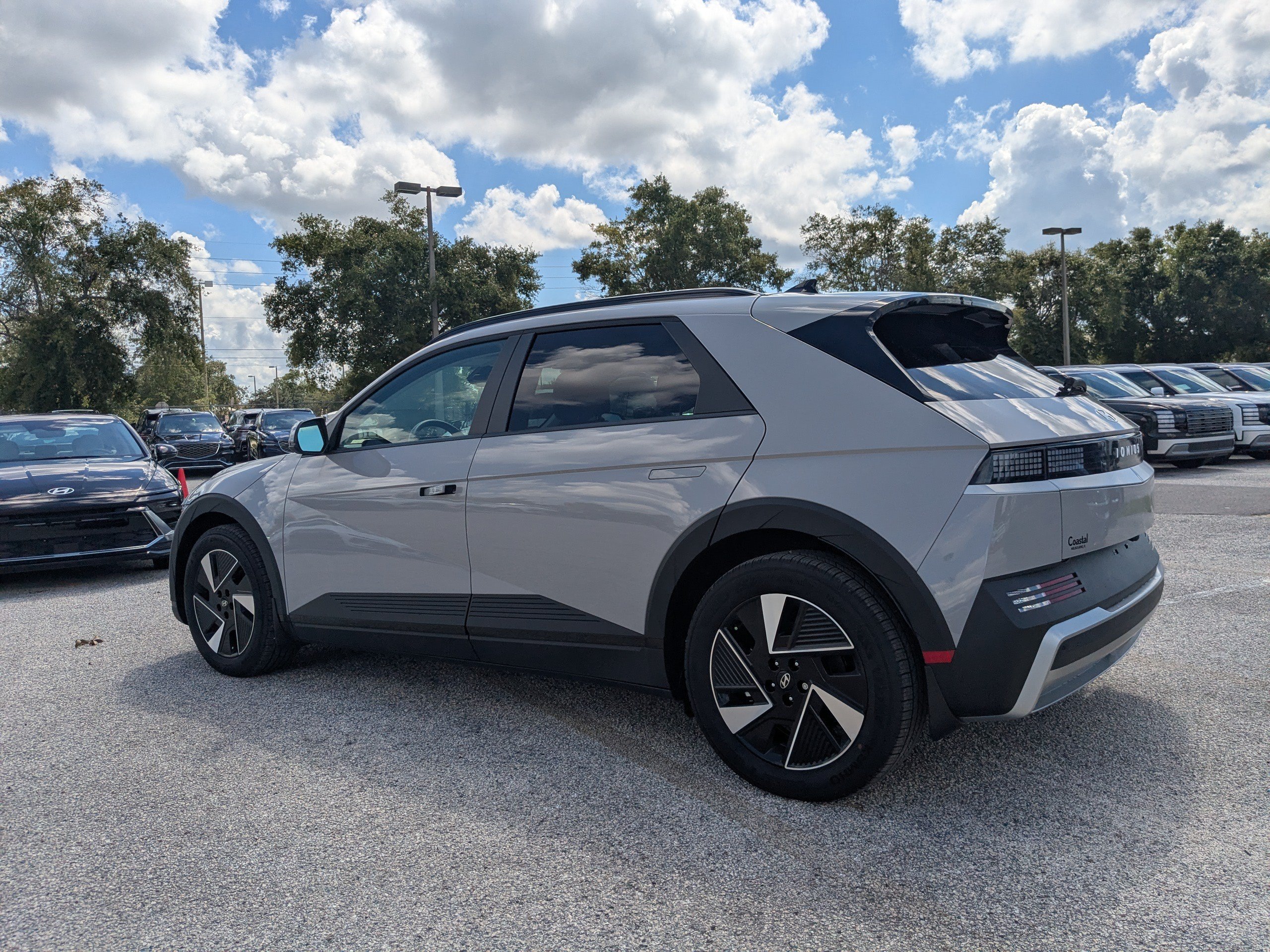New 2027 Cyber Gray Hyundai SEL image 7
