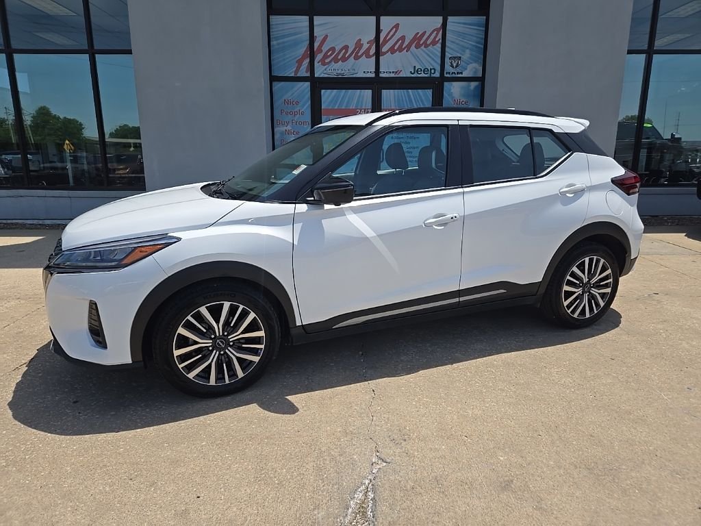 Used 2024 White Nissan SR image 4