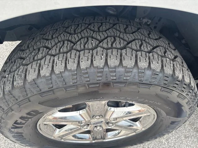 Used 2025 Silver Ford XLT image 24