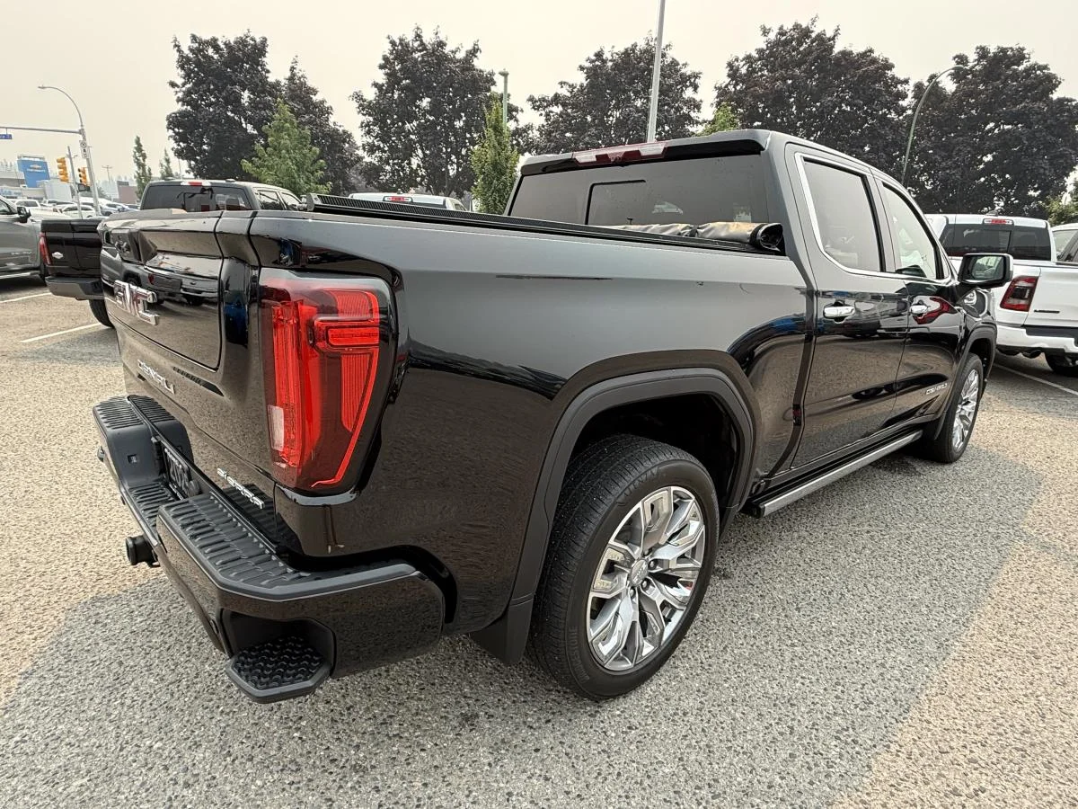 Used 2025 Black GMC Denali image 7