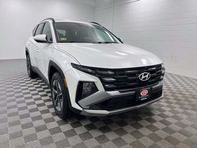 Used 2025 White Pearl Hyundai SEL image 1