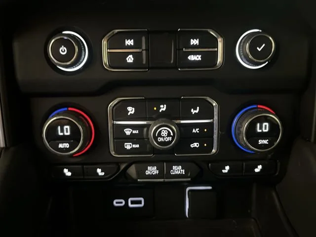 2024 Chevrolet Suburban Z71 - Photo 17