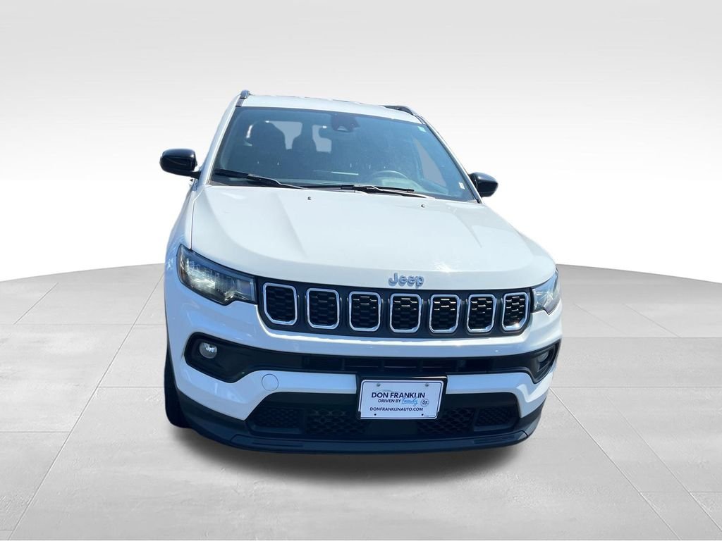 Used 2024 White Jeep Latitude image 8