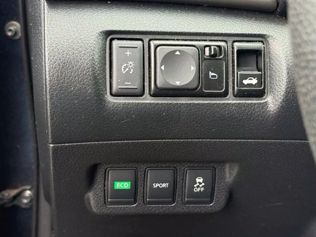 Used 2014 Blue Nissan SV image 13