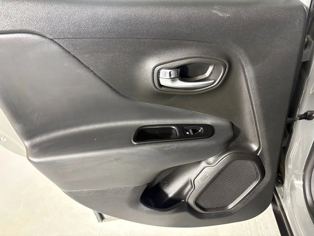 Used 2022 Gray Jeep Altitude image 35