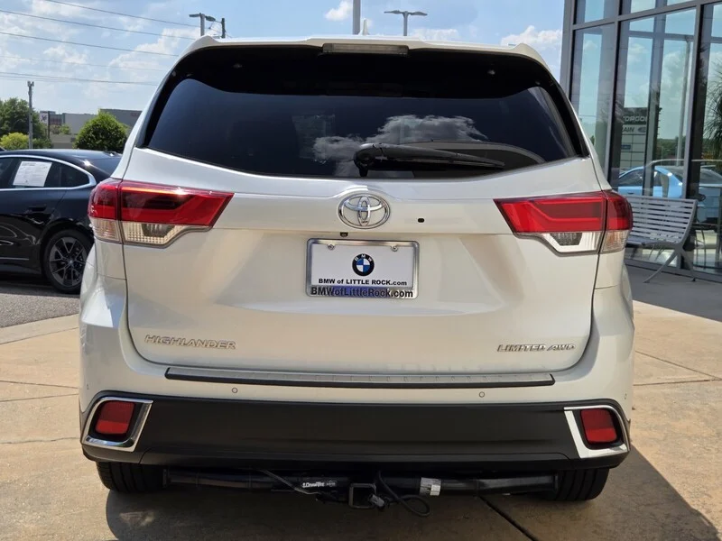 Used 2018 Blizzard Pearl TOYOTA LIMITED PLATINUM V6 AWD image 4