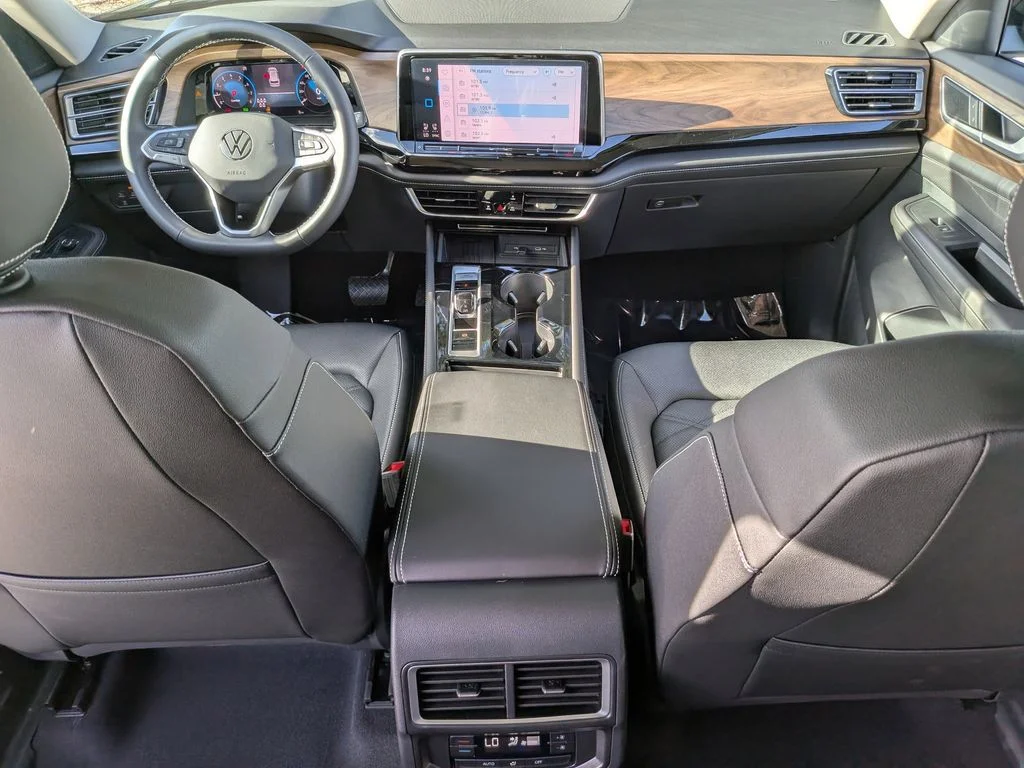New 2026 Black Volkswagen 2.0T SE w/Technology image 9