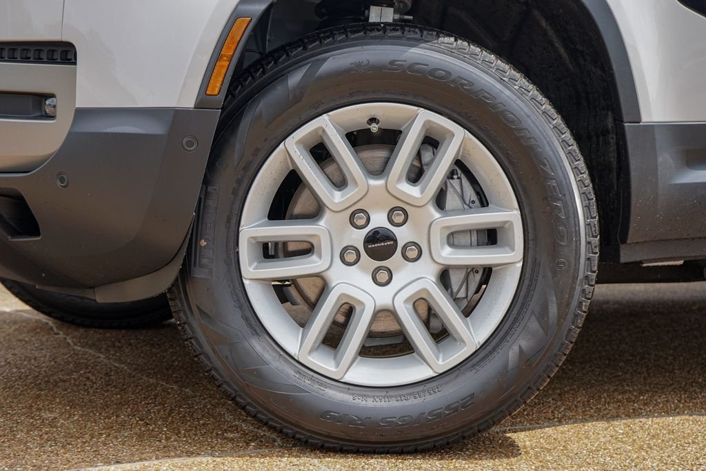 New 2026 Borasco Grey Metallic Land Rover S image 2