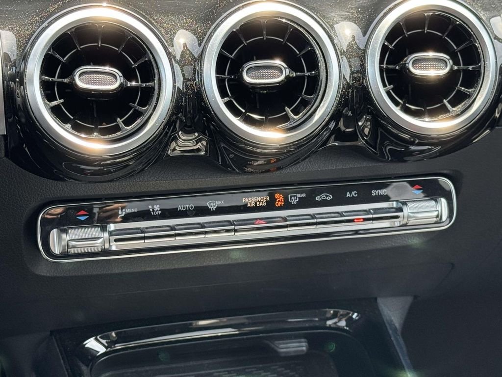 Used 2020 Gray Mercedes-Benz GLB 250 image 19
