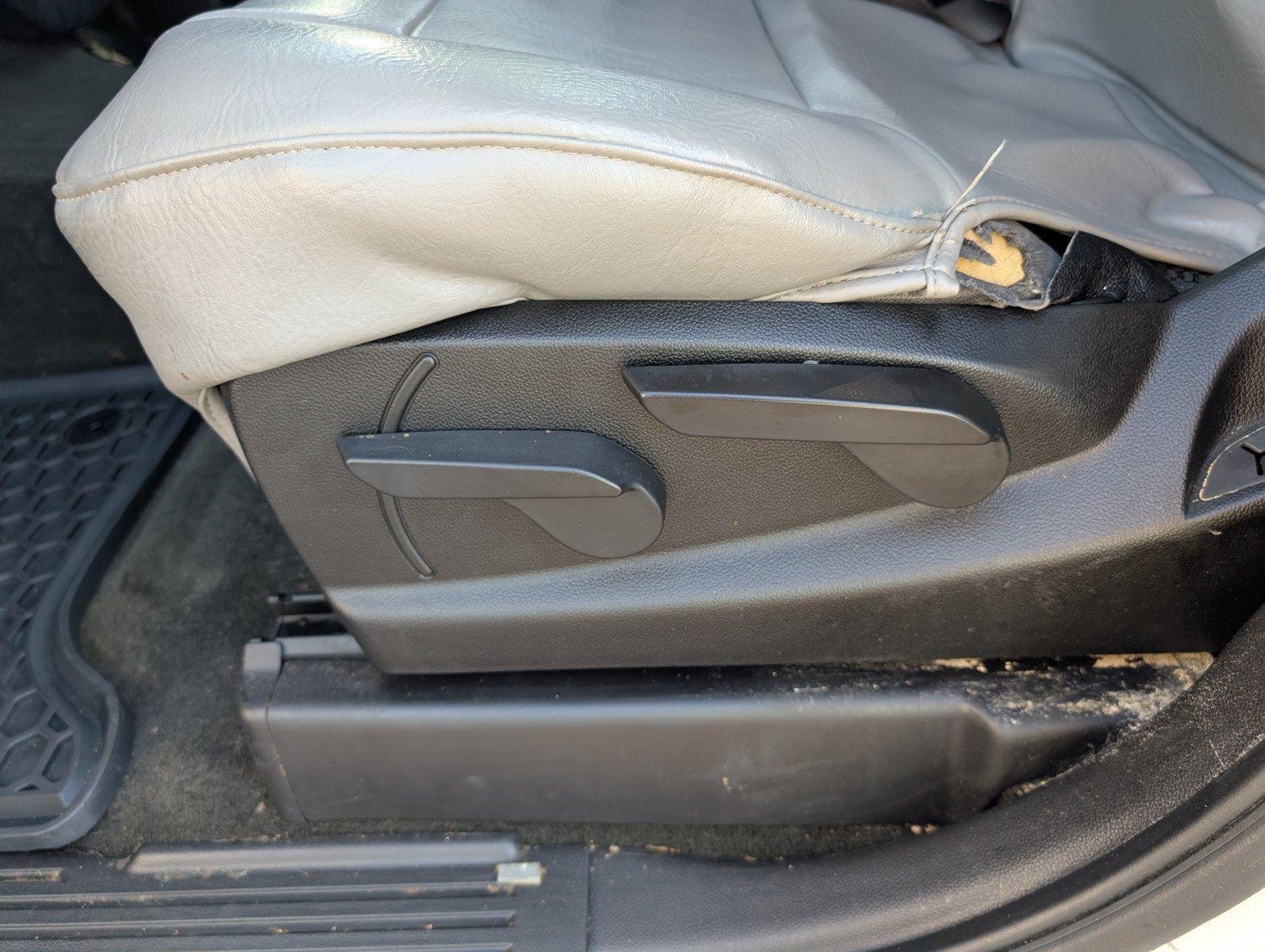 Used 2014 SILVER ICE METALLIC Chevrolet LT image 14