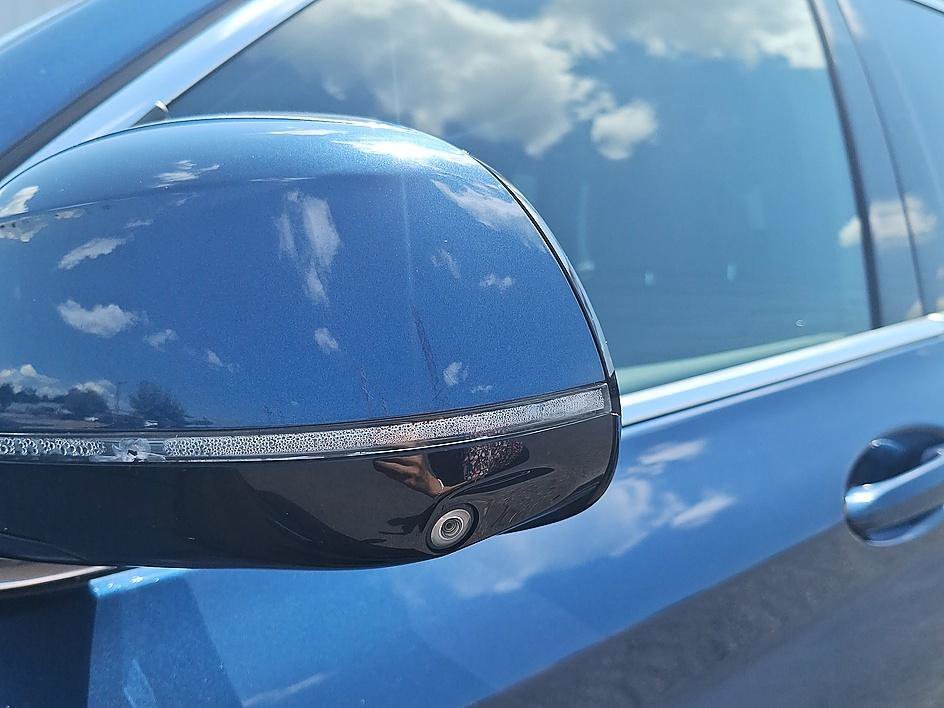 Used 2019 Blue Metallic BMW xDrive30i image 29