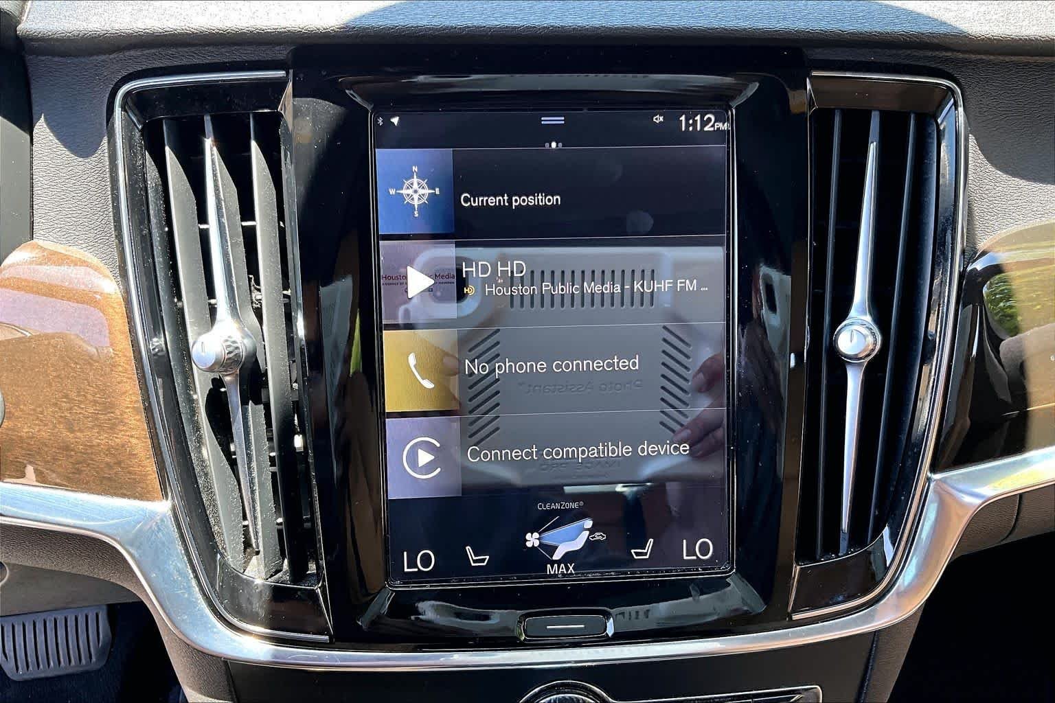 Used 2018 Onyx Black Metallic Volvo Momentum image 32