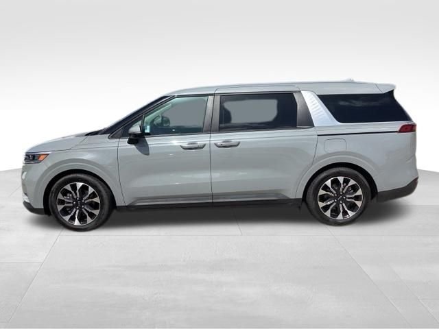 2022 Kia Sedona EX's photo