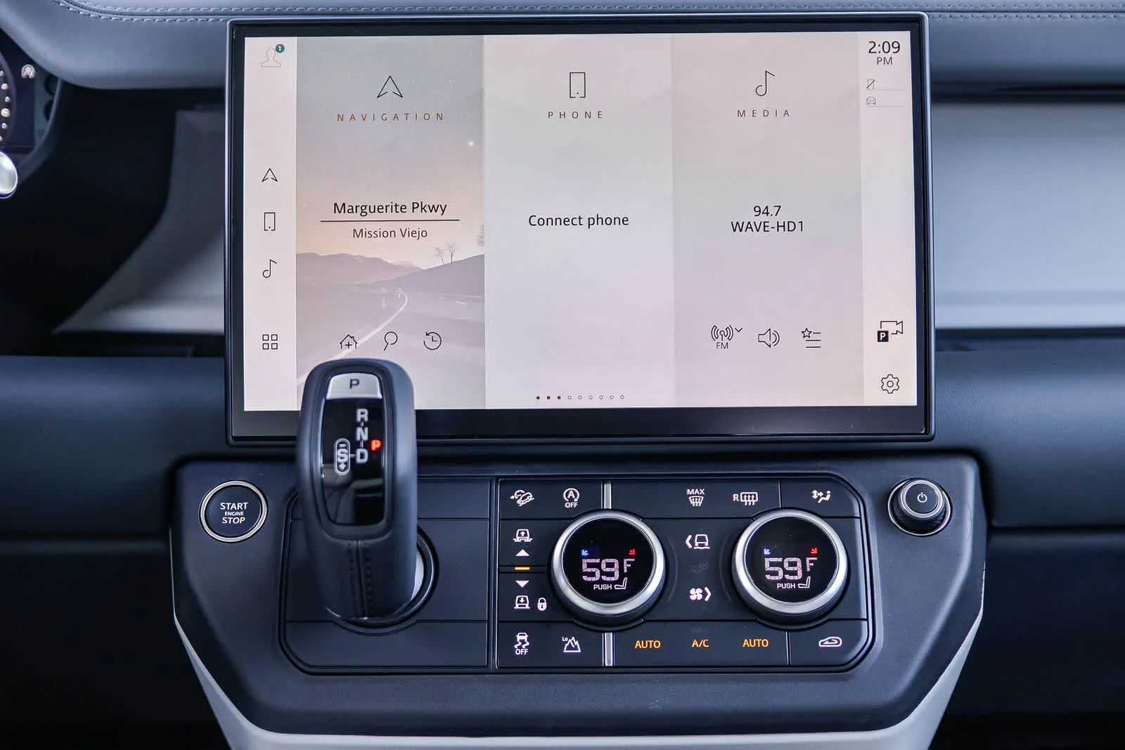 2026 Land Rover Defender X-Dynamic SE - Photo 13