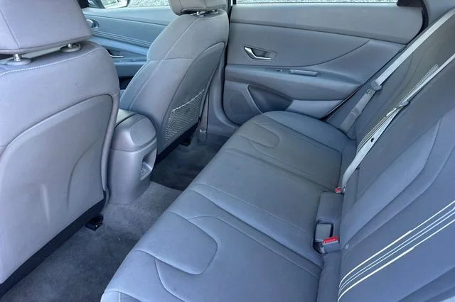 Used 2025 White Hyundai SEL Convenience image 14